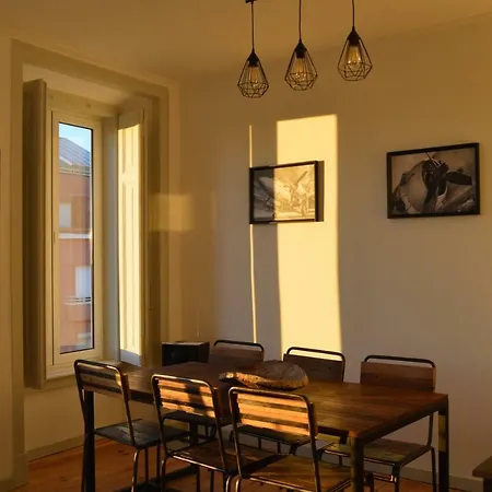 Authentic & Quiet Rio Tejo View Apartment Lisbon